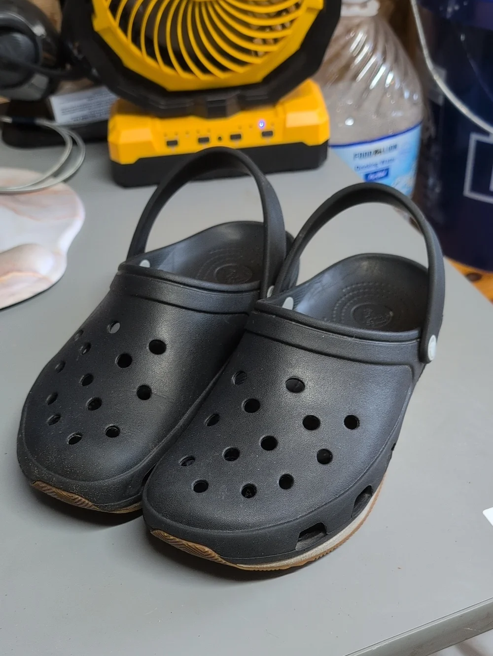 CROCS (Sz8) Unisex Clog in Light Brown/Tan